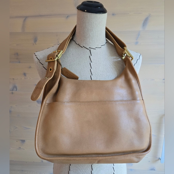 Vintage Coach 9718 Shoulder Crescent Flap Bag With Vintage Gold Hardware - Picture 2 of 16